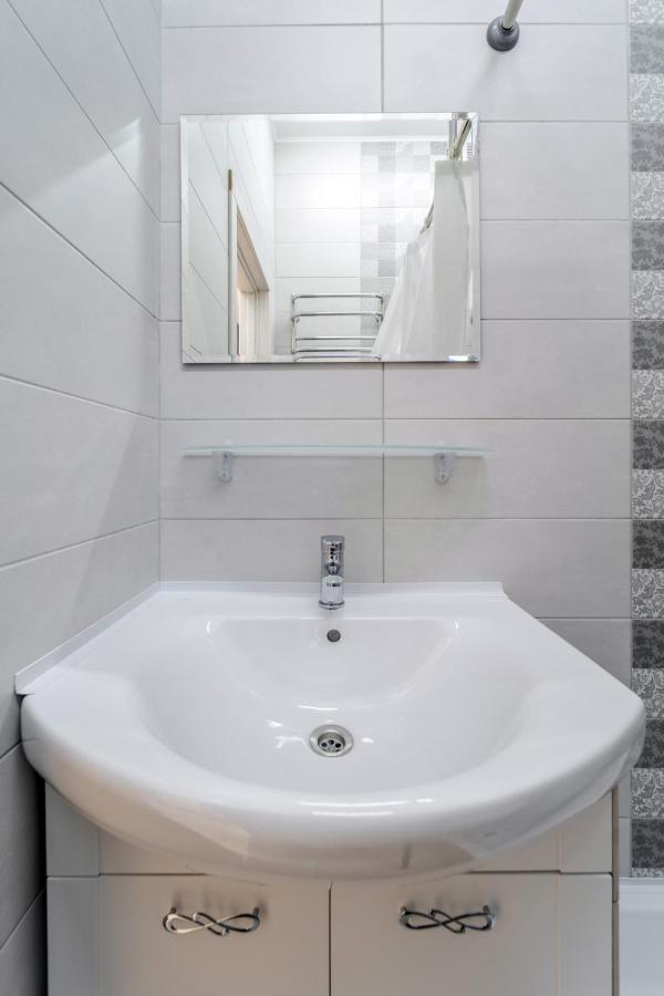 Modern Apartment In The Old City Lviv Eksteriør billede