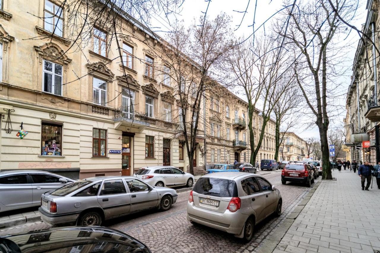 Modern Apartment In The Old City Lviv Eksteriør billede